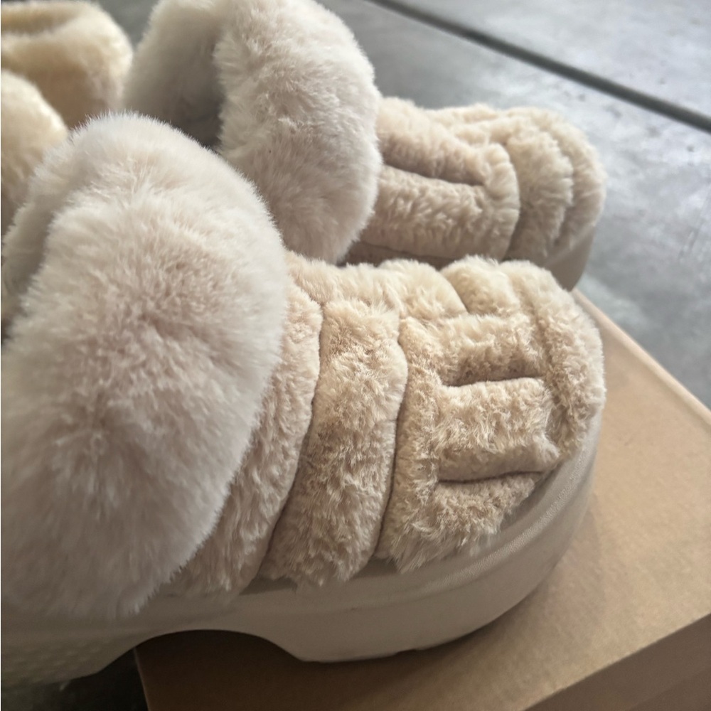 CROCS Stomp Quilted Clogs “Stucco”